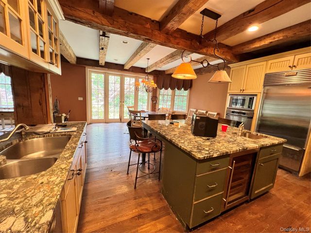 7 Locust Lane, Upper Brookville, NY 11545