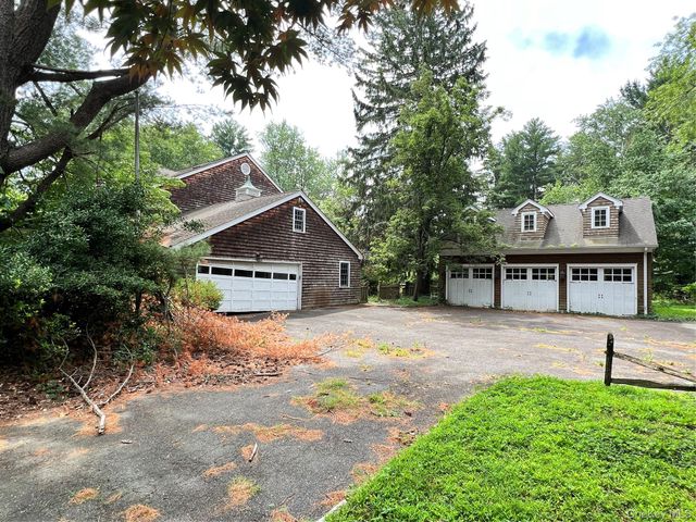 7 Locust Lane, Upper Brookville, NY 11545