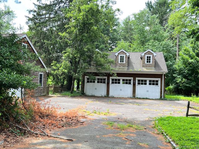 7 Locust Lane, Upper Brookville, NY 11545