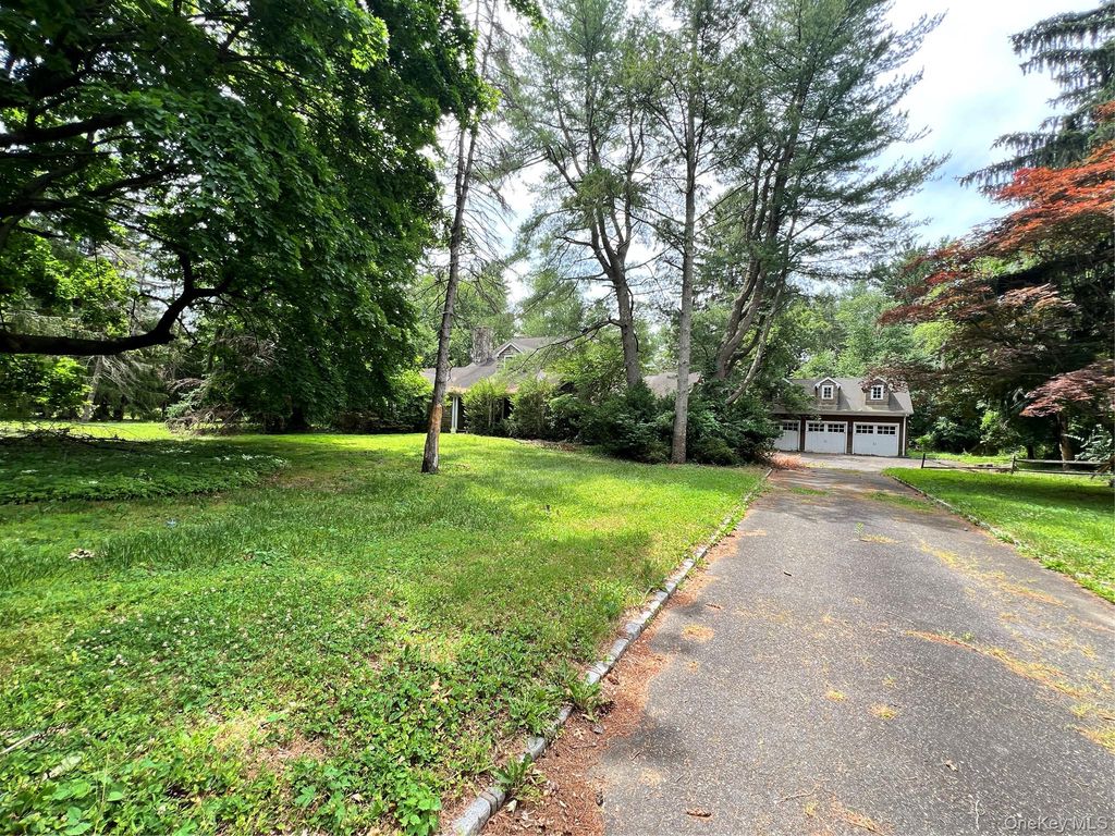 7 Locust Lane, Upper Brookville, NY 11545