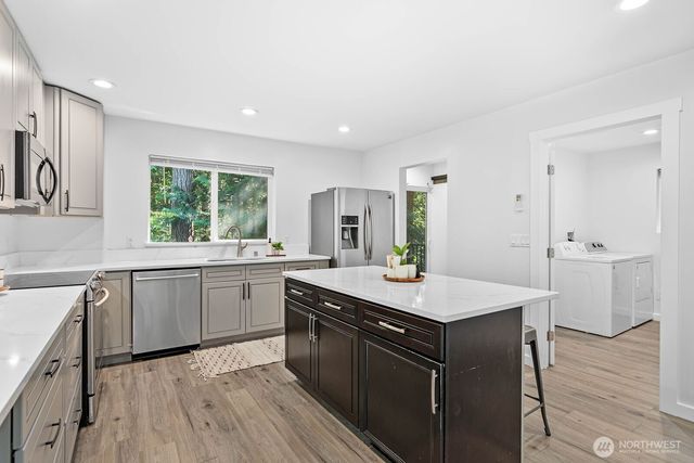 8 White Mountain Lane, Bellingham, WA 98229