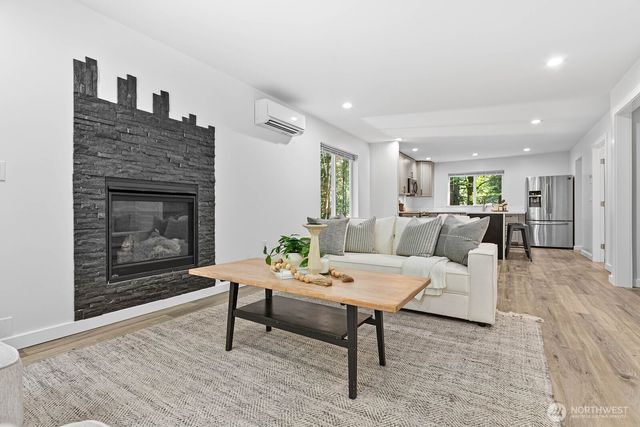 8 White Mountain Lane, Bellingham, WA 98229