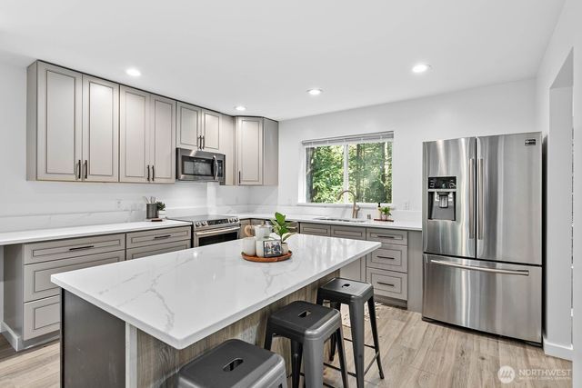 8 White Mountain Lane, Bellingham, WA 98229