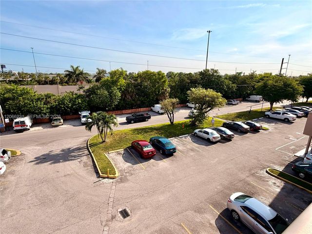 840 NW 87th Avenue 406, Miami, FL 33172
