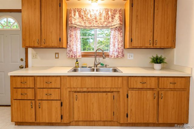 18285 Deering Street, Livonia, MI 48152