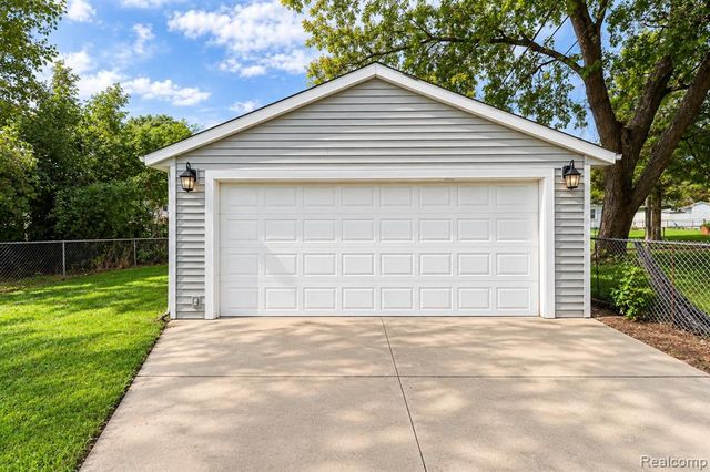 18285 Deering Street, Livonia, MI 48152
