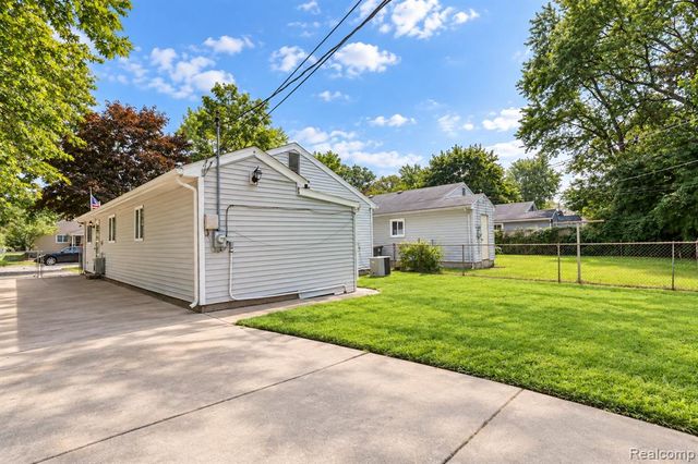 18285 Deering Street, Livonia, MI 48152