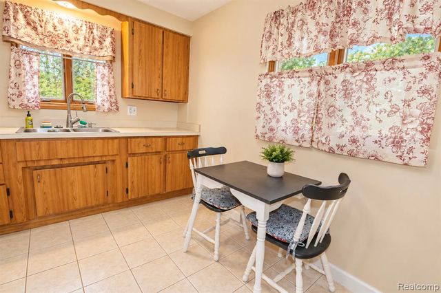 18285 Deering Street, Livonia, MI 48152