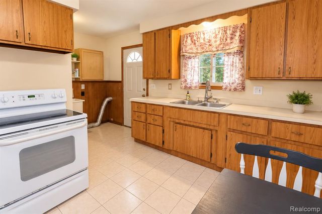 18285 Deering Street, Livonia, MI 48152