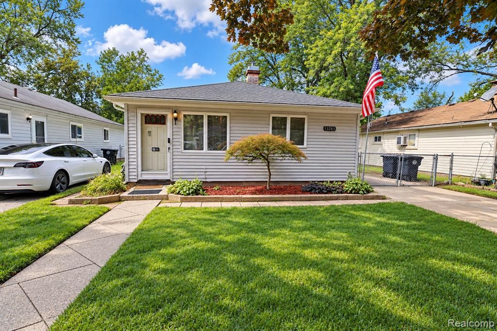 18285 Deering Street, Livonia, MI 48152