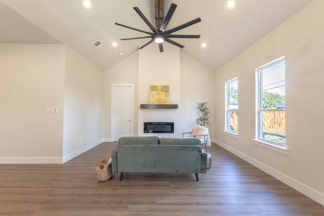 1444 Long Avenue, River Oaks, TX 76114