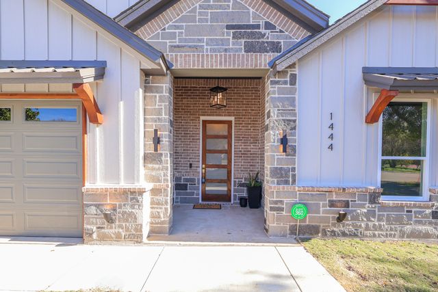 1444 Long Avenue, River Oaks, TX 76114