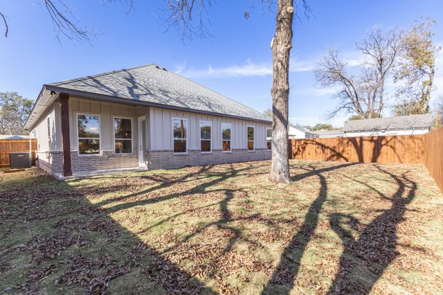 1444 Long Avenue, River Oaks, TX 76114