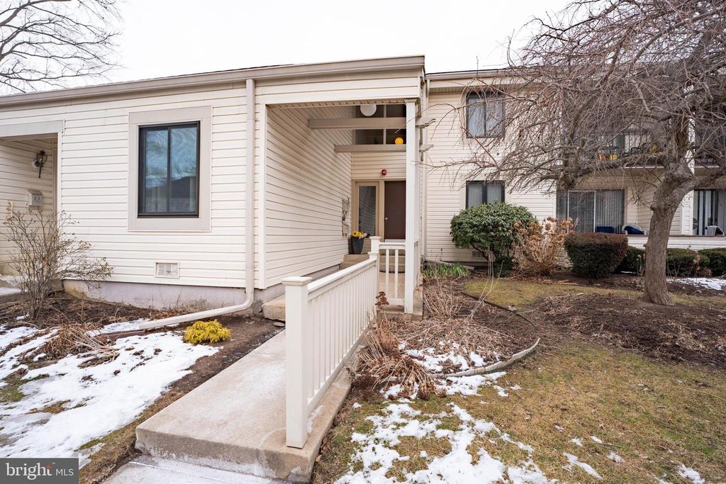 2-Z-2 AVON, East Windsor, NJ 08520