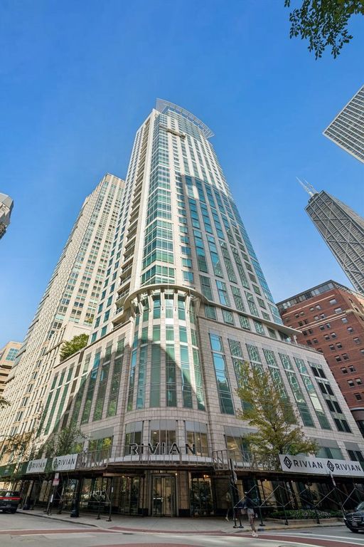 50 E CHESTNUT Street 3801, Chicago, IL 60611 — exterior
