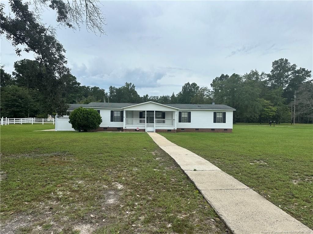 301 Vass Road, Spring Lake, NC 28390