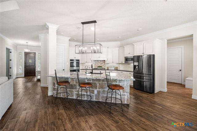 663 Private Road 1712, Mico, TX 78056