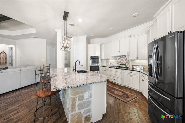 663 Private Road 1712, Mico, TX 78056