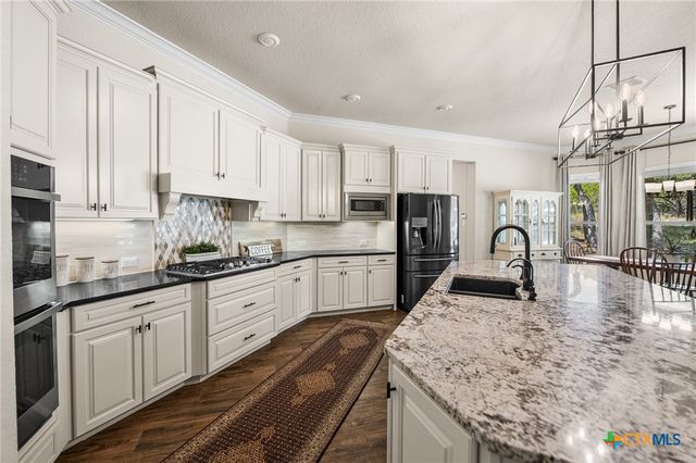 663 Private Road 1712, Mico, TX 78056