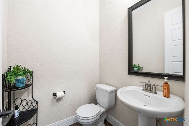 663 Private Road 1712, Mico, TX 78056