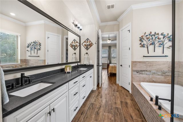 663 Private Road 1712, Mico, TX 78056