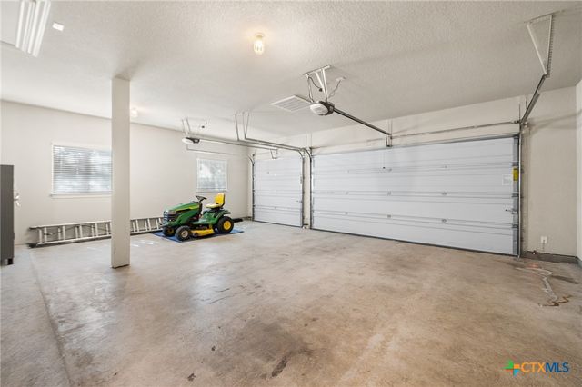 663 Private Road 1712, Mico, TX 78056