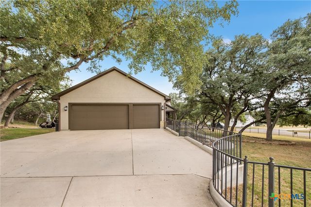 663 Private Road 1712, Mico, TX 78056