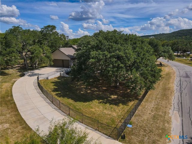 663 Private Road 1712, Mico, TX 78056