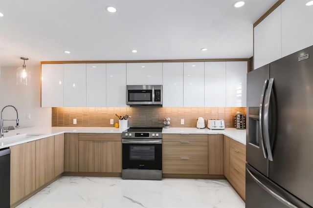 44 Yacht Club Drive 611, North Palm Beach, FL 33408