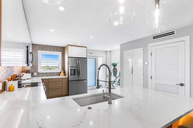 44 Yacht Club Drive 611, North Palm Beach, FL 33408