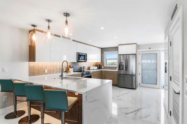 44 Yacht Club Drive 611, North Palm Beach, FL 33408