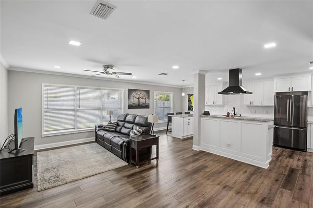 1872 HUNT LANE, Clearwater, FL 33764