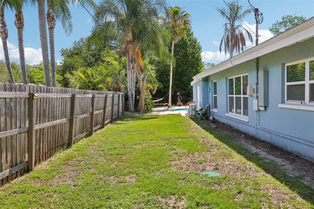 1872 HUNT LANE, Clearwater, FL 33764
