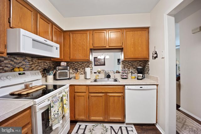 202-B ARROWWOOD CT, Mount Laurel, NJ 08054