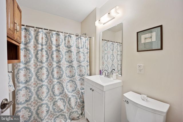 202-B ARROWWOOD CT, Mount Laurel, NJ 08054