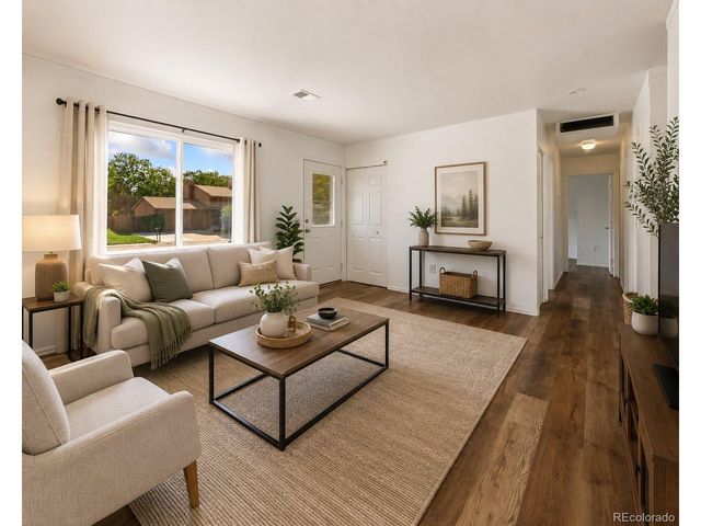 2205 Lincoln St, Longmont, CO 80501