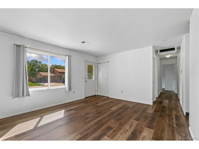 2205 Lincoln St, Longmont, CO 80501