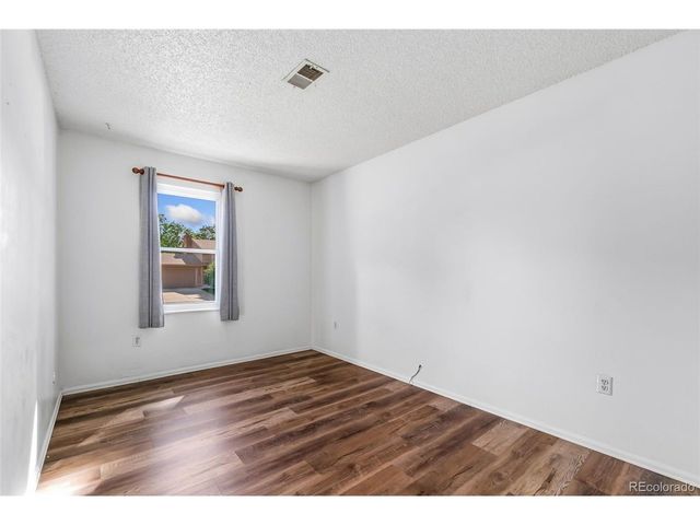 2205 Lincoln St, Longmont, CO 80501