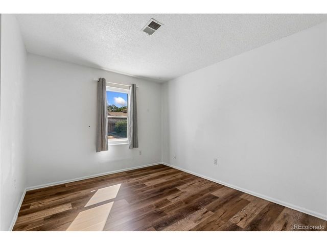 2205 Lincoln St, Longmont, CO 80501