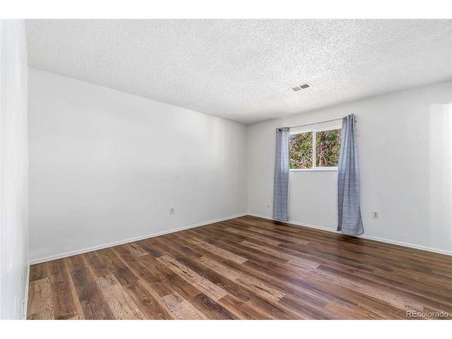 2205 Lincoln St, Longmont, CO 80501