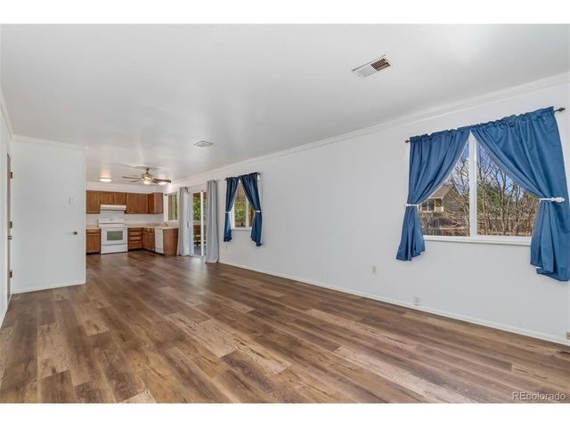 2205 Lincoln St, Longmont, CO 80501