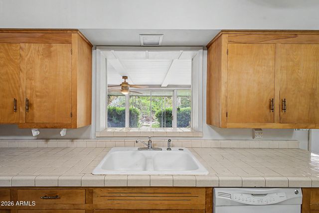 5041 N 34TH Street, Phoenix, AZ 85018