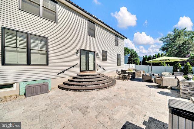 21 N CREST AVE, Hamilton, NJ 08690