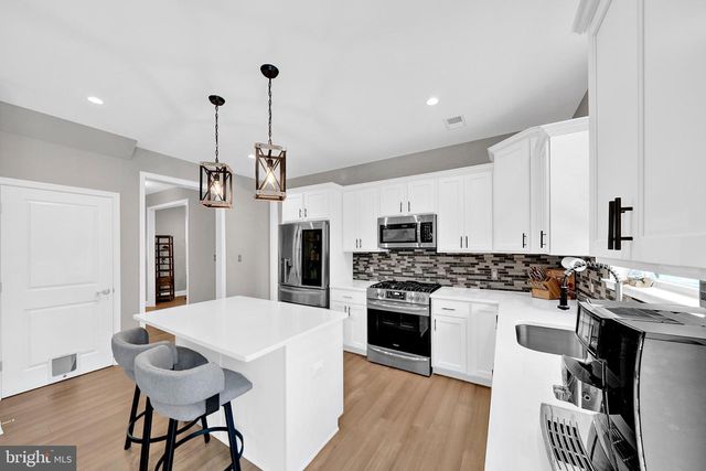 21 N CREST AVE, Hamilton, NJ 08690