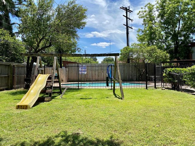 1220 Shadowdale Drive 8, Houston, TX 77043