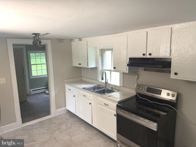 8272 GREENWICH RD, Catlett, VA 20119