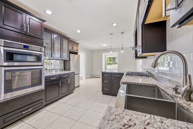 90 Standish Ave, Quincy, MA 02170