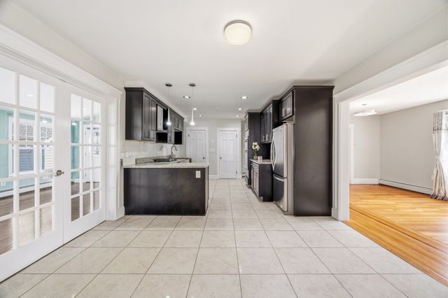 90 Standish Ave, Quincy, MA 02170