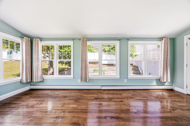 90 Standish Ave, Quincy, MA 02170