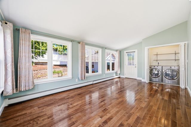90 Standish Ave, Quincy, MA 02170